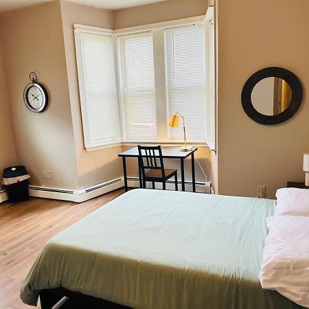 Nice Big Room Near Whole Foods, Brown University With Shared Bathroom And Kitchen Providence Exterior photo