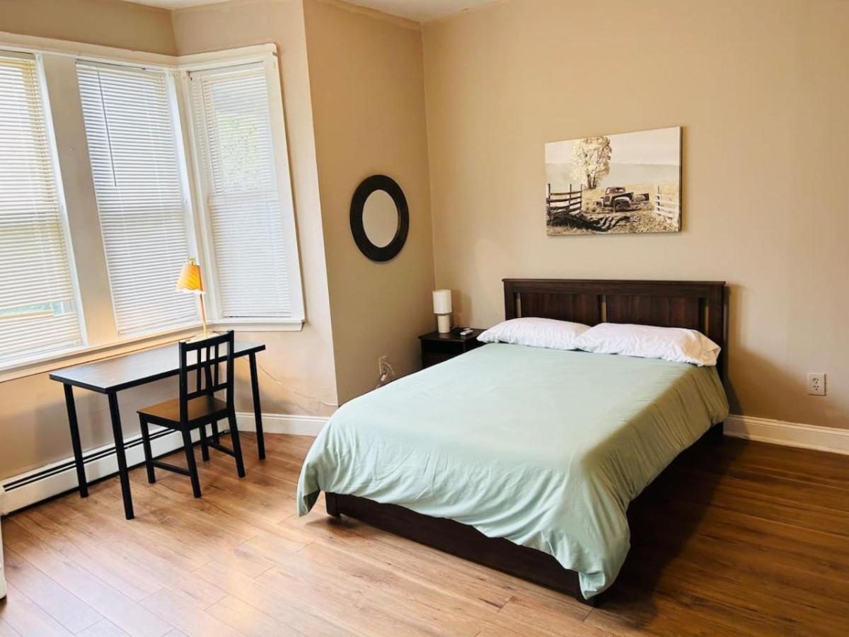 Nice Big Room Near Whole Foods, Brown University With Shared Bathroom And Kitchen Providence Exterior photo